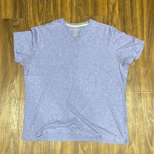 Super comfortable Banana Republic v neck t shirt